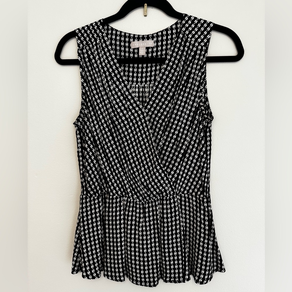 Chelsea28 Black and White Patterned Sleeveless Top